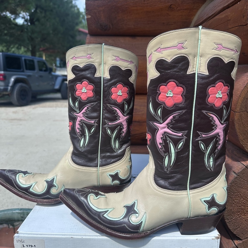 OLD GRINGO BOOTS. Like new!  Worn 4 times. Comfortable, so cute with dresses